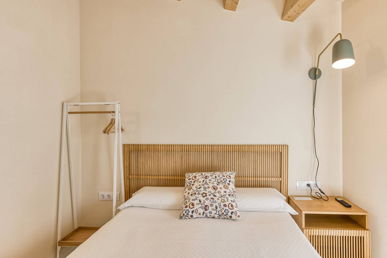 Bed and Breakfast 'Gavarres Habitació' con Wi-Fi y Aire Acondicionado in Forallac, Costa Brava