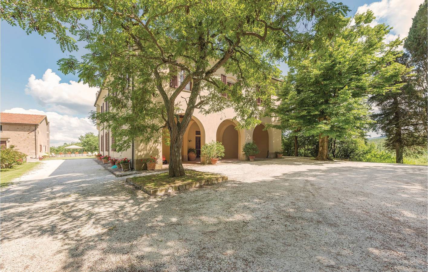 Gartenapartment am Pool mit Parkplatz und Küche in Chianni, Etruskische Küste