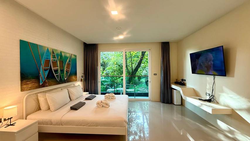 Holiday rental for 2 people, with garden and view as well as balcony in Patong Beach