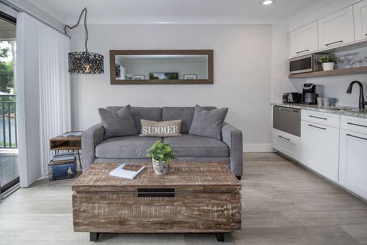 Vacation rental for 2 people, with balcony and pool in Hilton Head Island