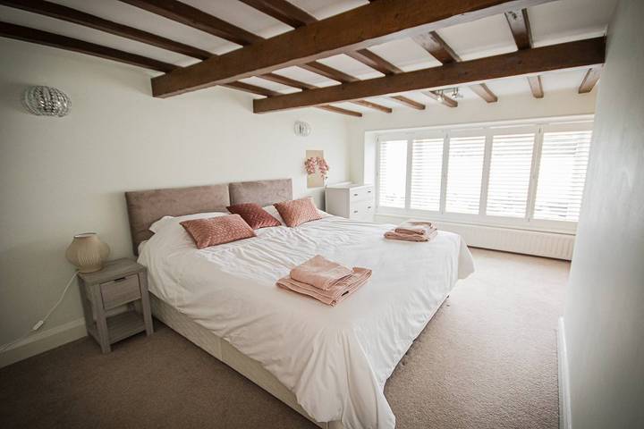 Beach Front Cottage Sleeps 6 🐕 Dog Friendly in Port Erin, Isle of Man