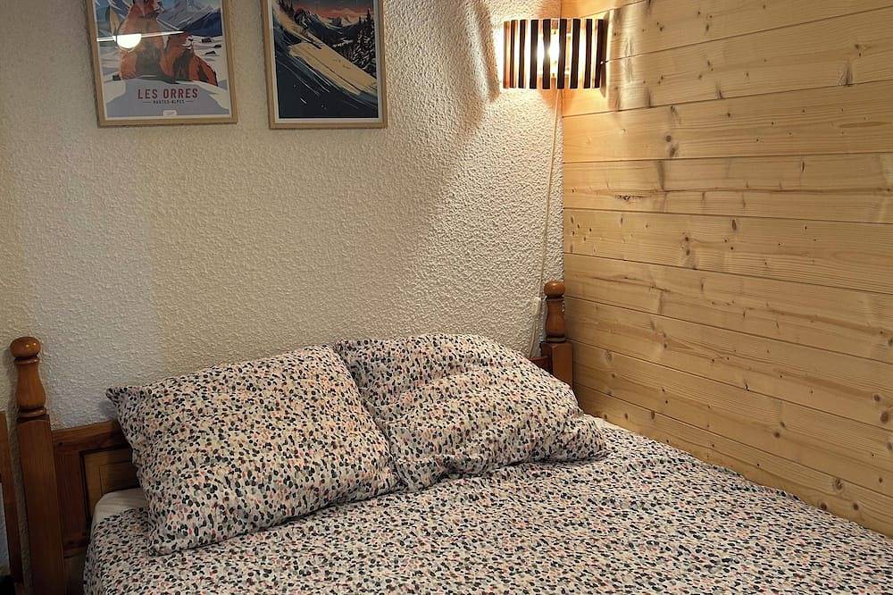 Entire apartment, Appartement F2 Avec Large Balcon in Embrun, Écrins National Park
