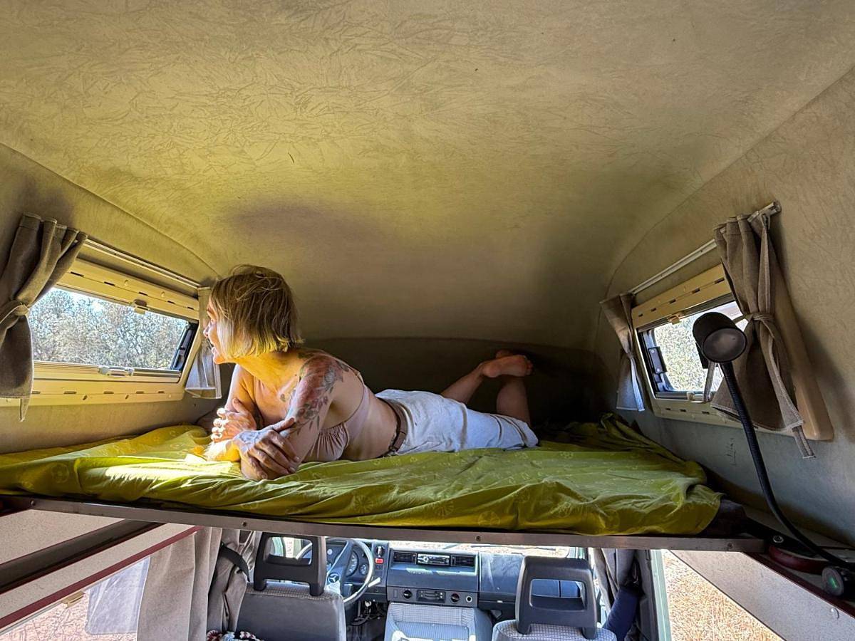 Rent a Blue Classics's campervan Mb100 verde - Algarve - Portugal in Praia da Rocha, Portimão