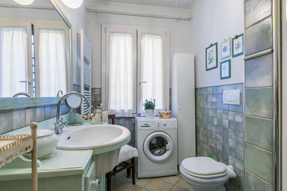 Appartamento intero, Elegante appartamento per 4 ospiti con Wifi, A/C, Tv e patio in Rosignano Solvay, Costa degli Etruschi