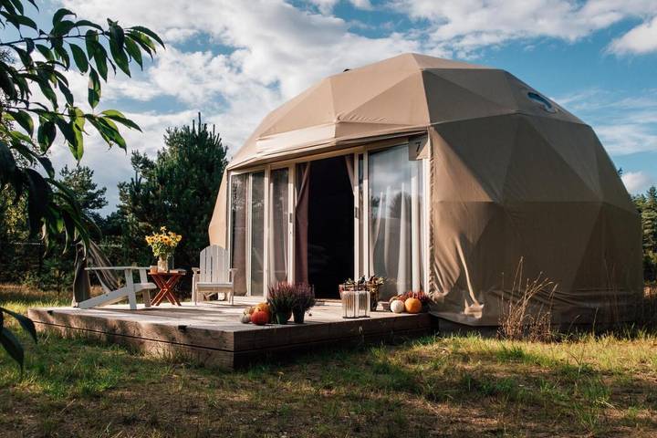 Camping für 6 Personen, mit Ausblick und Terrasse sowie Sauna und Garten in Polnische Ostsee