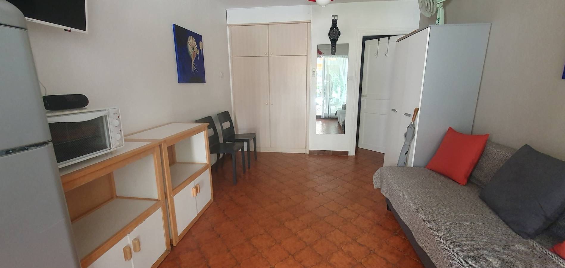 Studio entier, Beau studio avec terrasse proche de la mer in Saint-Mandrier-sur-Mer, Côte méditerranéenne (France)