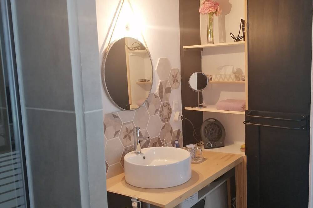 Large room with terrace and view including breakfast close to the spa in Vals-les-Bains, Parc naturel régional des Monts d'Ardèche