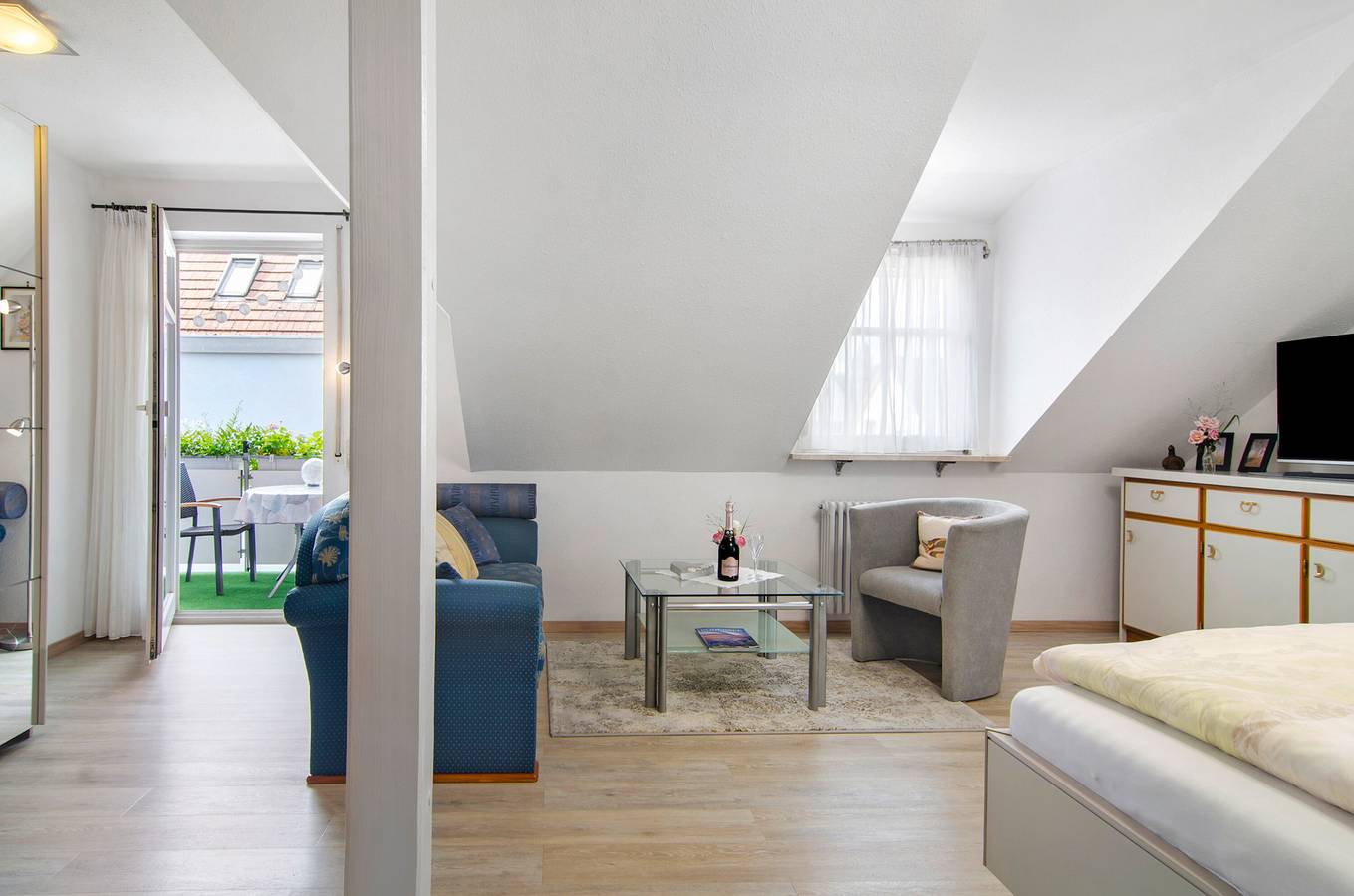 Ganze Wohnung, Ferienwohnung 'Kasperczak' mit Gemeinschaftsgarten, Balkon und Wi-Fi in Uhldingen-Mühlhofen, Region Bodensee-Oberschwaben