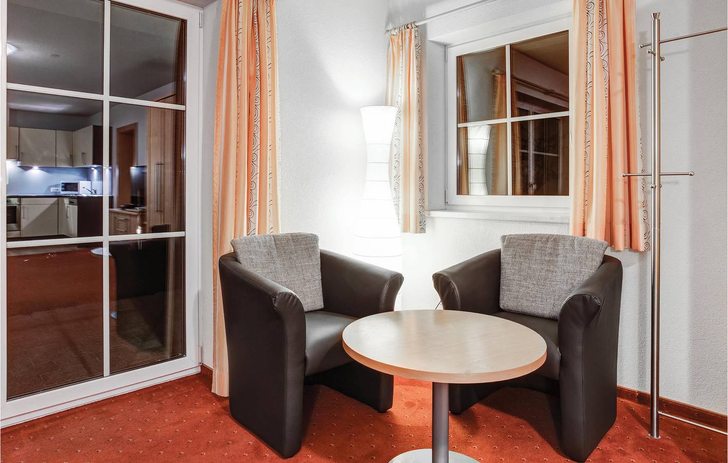 Geheel vakantieappartement, Stijlvol Sauna Apt: Ski, Dineer, Ontspan! in Lechtal Alps, Sankt Anton am Arlberg