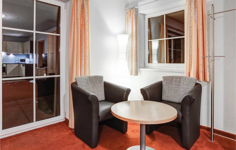 Geheel vakantieappartement, Stijlvol Sauna Apt: Ski, Dineer, Ontspan! in Lechtal Alps, Sankt Anton am Arlberg