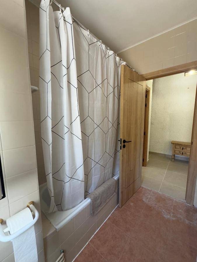 Casa rural para 6 personas, con Balcón y Jacuzzi además de Terraza y Jardín en Hontanar - 3