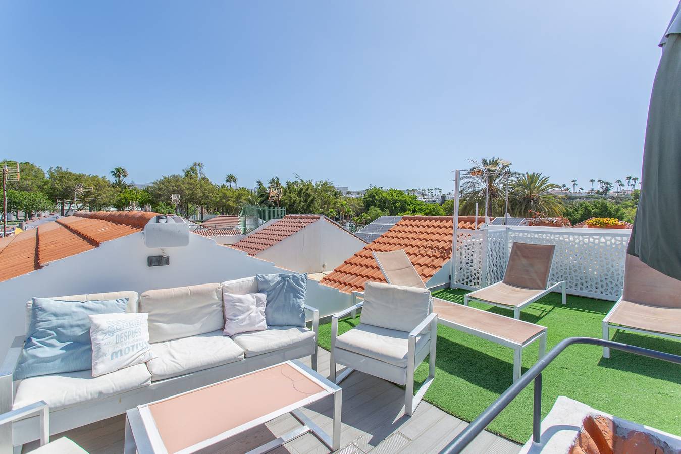 Ferienhaus „La Casa Blanca“ mit Gemeinschaftspool, Wlan und Klimaanlage in Campo Internacional, San Bartolomé de Tirajana
