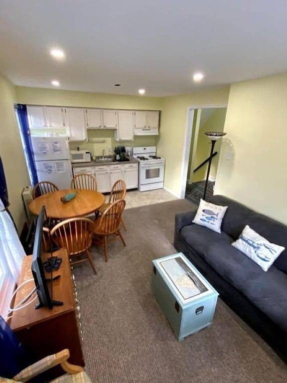 Ganze Wohnung, Ocean Views, seconds to the beach, and a 5 minute walk to downtown shopping! in Cape May, Cape May County