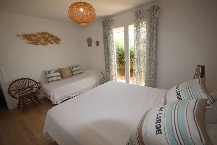 Apartamento vacacional entero, Superb flat with air conditioning for 5 people, south exposed,  Wifi, 20m away from the beach of Portiragnes plage in Portiragnes Plage, Portiragnes