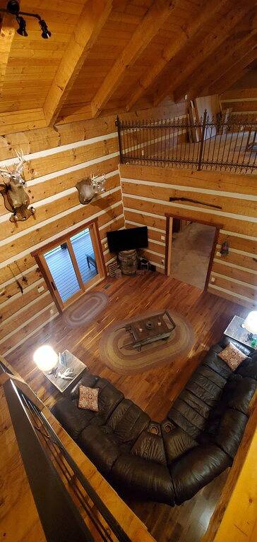 Log Cabin for 11 Guests in Daniel Boone National Forest, Kentucky