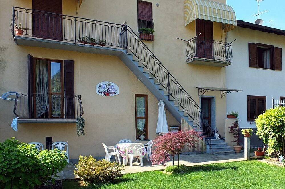 Geheel appartement, Comfortabel appartement met privétuin nabij het Ortameer en Milaan in Pella, Gemeente Pella