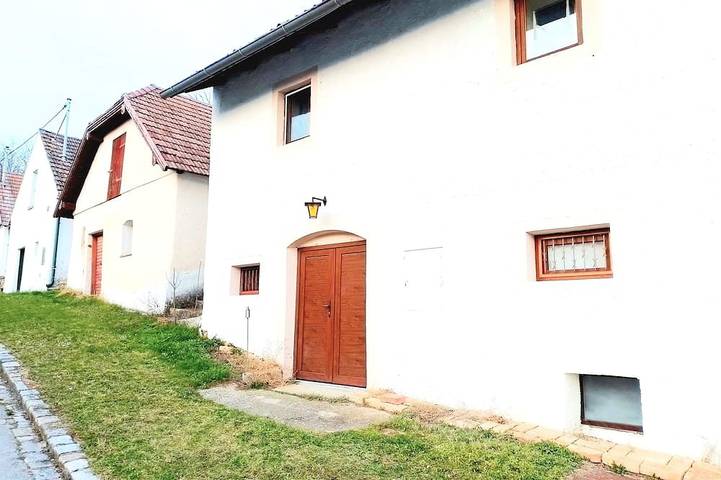 Ganze Wohnung, Gemütliche Ferienwohnung mit Weinkeller in Althöflein, Großkrut