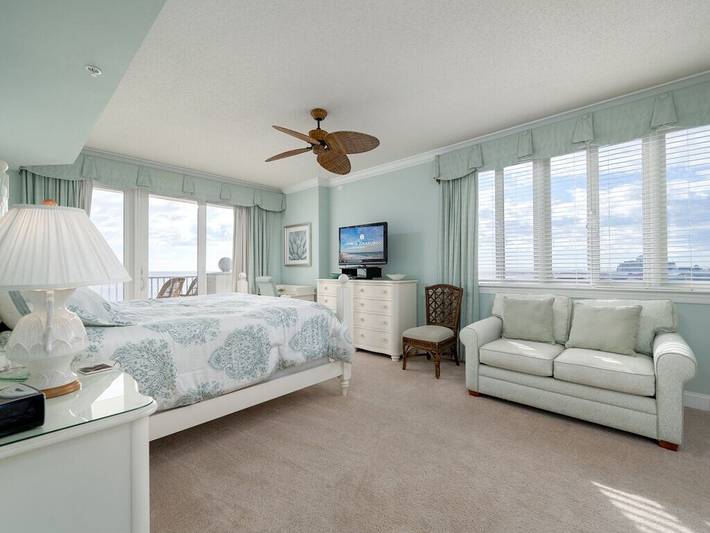 Vacation rental for 12 people, with balcony and pool in Ocean City