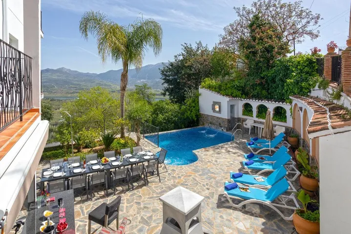 Casa de vacaciones para 22 personas, con balcón y jacuzzi además de sauna y piscina - 1