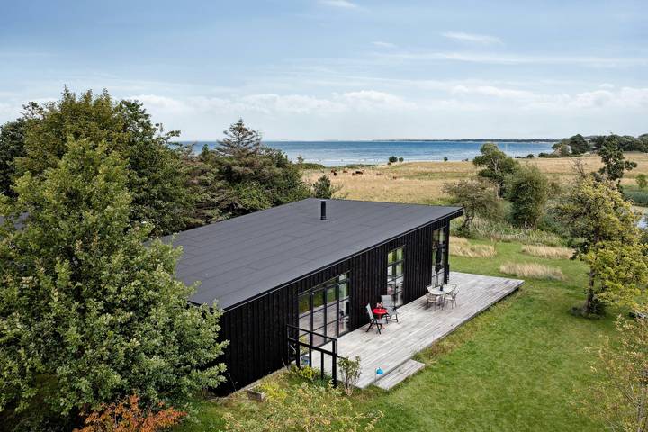 Ferieudlejning for 5 personer, med terrasse, børnevenlig i Røsnæs