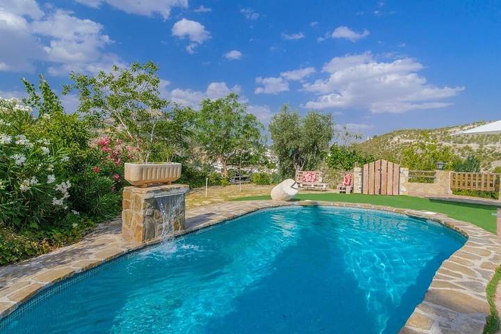 Villa pour 16 personnes, avec balcon ainsi que jacuzzi et jardin - 1