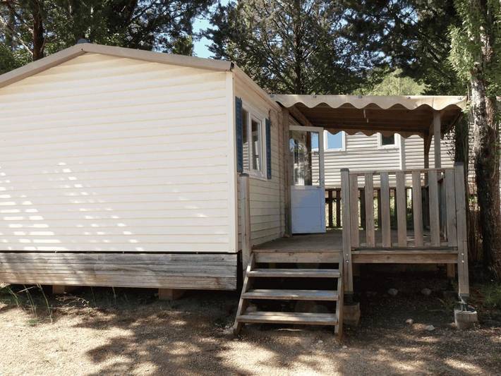 Camping pour 4 personnes, avec terrasse et piscine