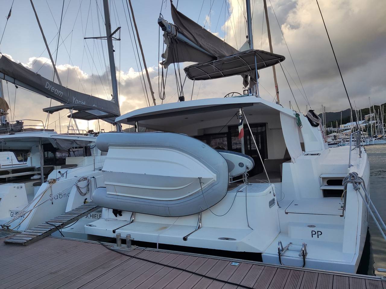 Bateau pour 8 personnes in Martinique