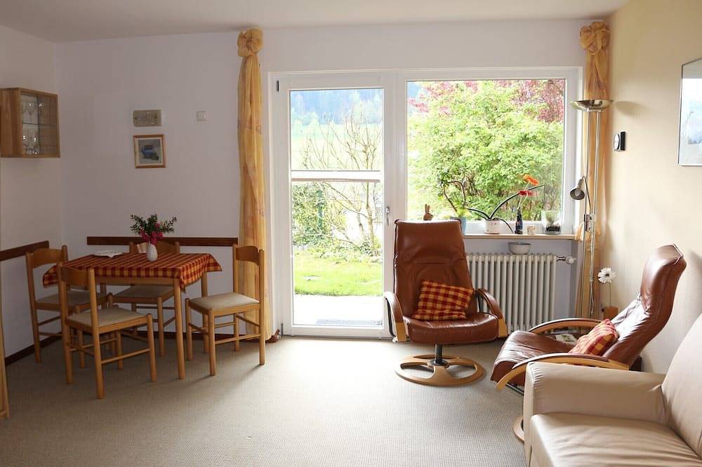 Ganze Wohnung, Ferienwohnung 'Schubert-Stein' mit Bergblick, privater Terrasse und Wi-Fi in Kollnau, Waldkirch