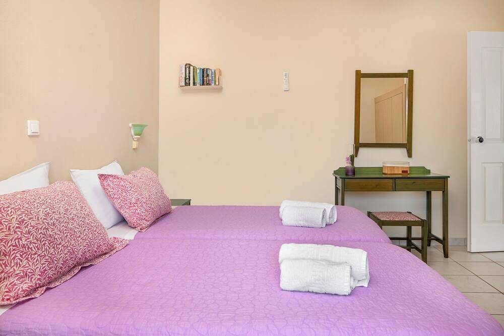 Hel lägenhet, Only 5 Min.Walk From Crystal Water Sandy Beach Of Almirida in Almyrida, Vámos