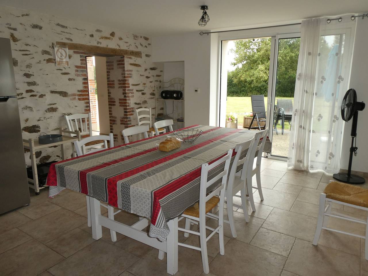 Maison rénovée en pleine campagne avec terrain, terrasse et équipements familiaux in La Roche-sur-Yon, Vallée de la Loire