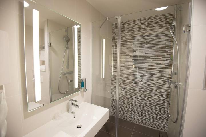 Hôtel pour 2 personnes, avec vue sur le lac ainsi que vue et jardin à Carquefou - 3