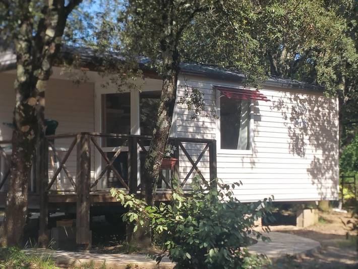 Mobil home pour 6 personnes, avec piscine et terrasse à Saint-Maurice-d'Ibie