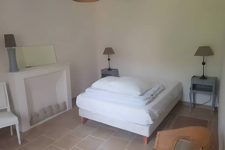 Location de vacances pour 15 personnes, avec terrasse et jardin à Courry - 3