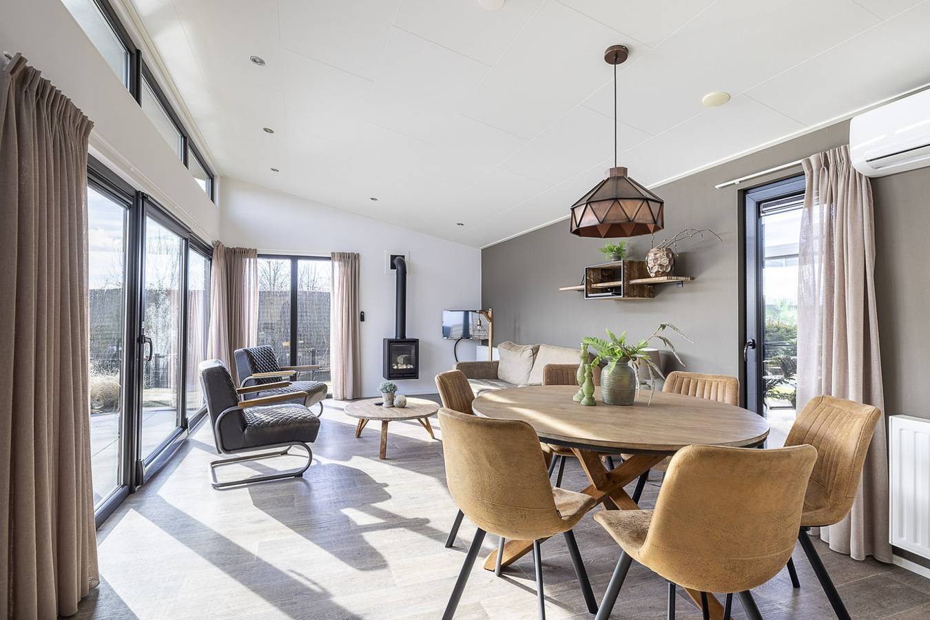 Luxe 6 persoons watervilla in Nunspeet op een park aan het Veluwemeer in Nunspeet, Veluwe