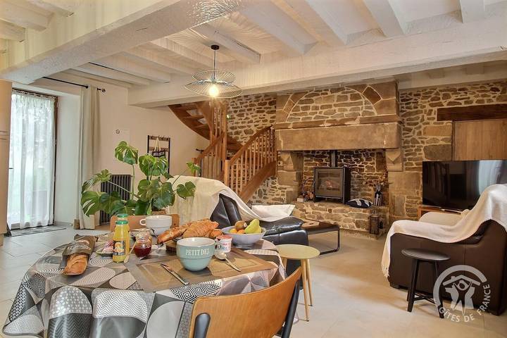 Gîte pour 2 personnes, avec Terrasse ainsi que Jardin et Vue à Saint-Samson-sur-Rance
