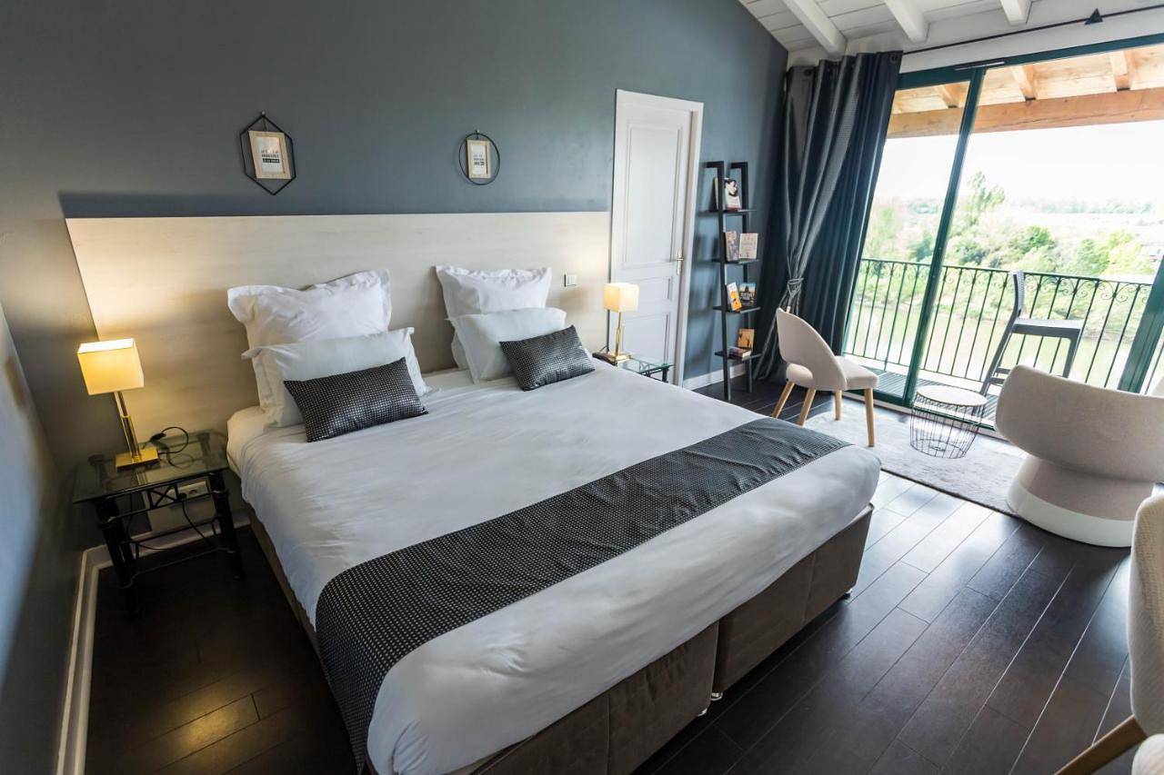 Côte Garonne le Balcon Des Dames -hôtel et restaurant- Tonneins Fauillet Marmande - panorama sur Garonne-climatisé- accueil vélo- soirée étape- chambre famille- étape et séjour touristique- in Tonneins, Région de Marmande