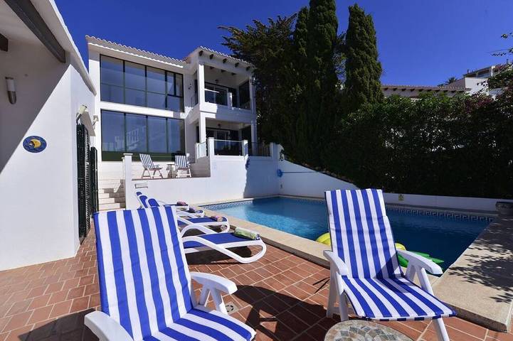 Villa for 6 people, with garden and balcony in Cala Llonga (Menorca)