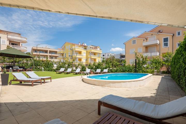 Ferienwohnung für 4 Personen, mit Terrasse und Pool in Vodice - 2