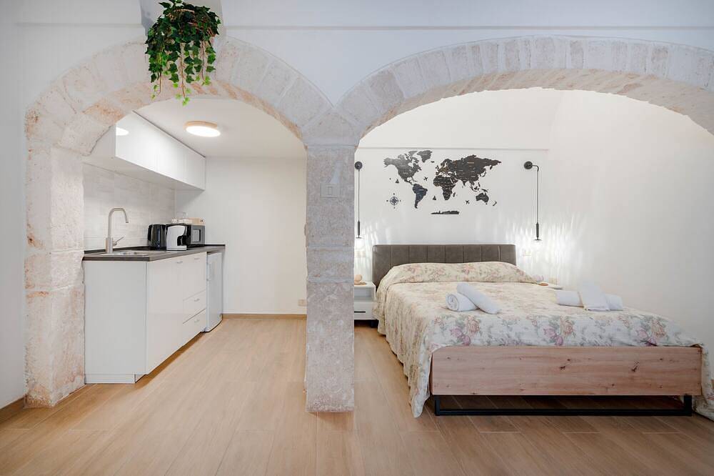 Entire apartment, Studio 'Alcova' with Wi-Fi and Air Conditioning in Noci, Bari Province