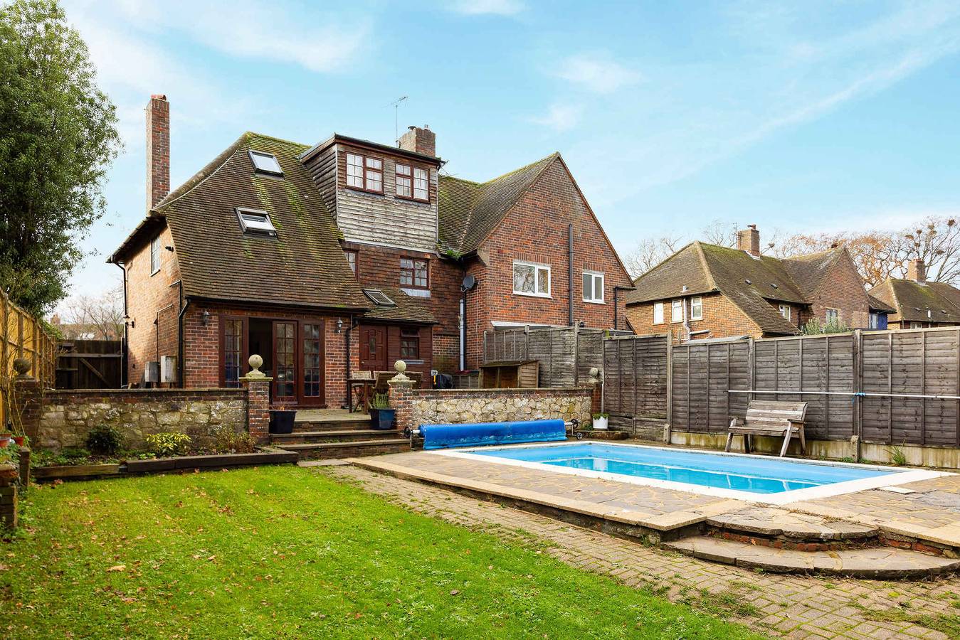 Rural House with Swimming Pool and Gardens in Chidham and Hambrook, West Sussex