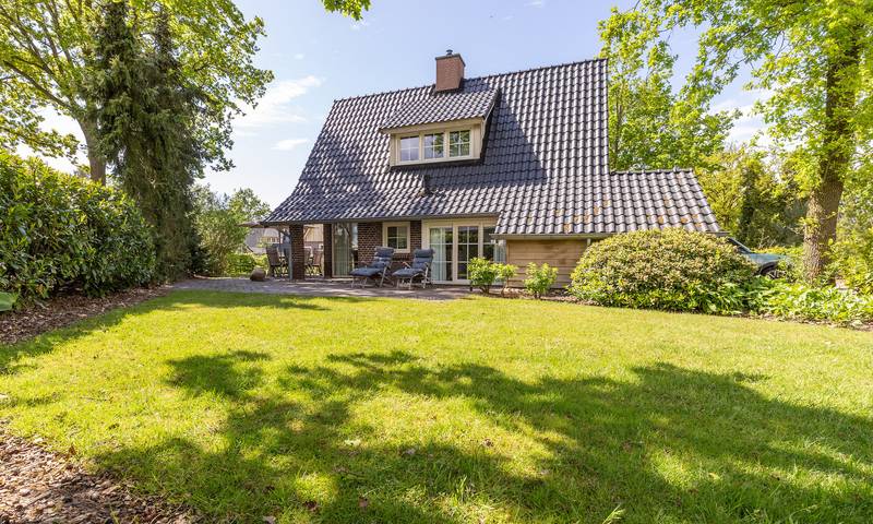 Bungalow voor 4 personen, with Balkon/Terras and Terras as well as Tuin in Hellendoorn Gemeente