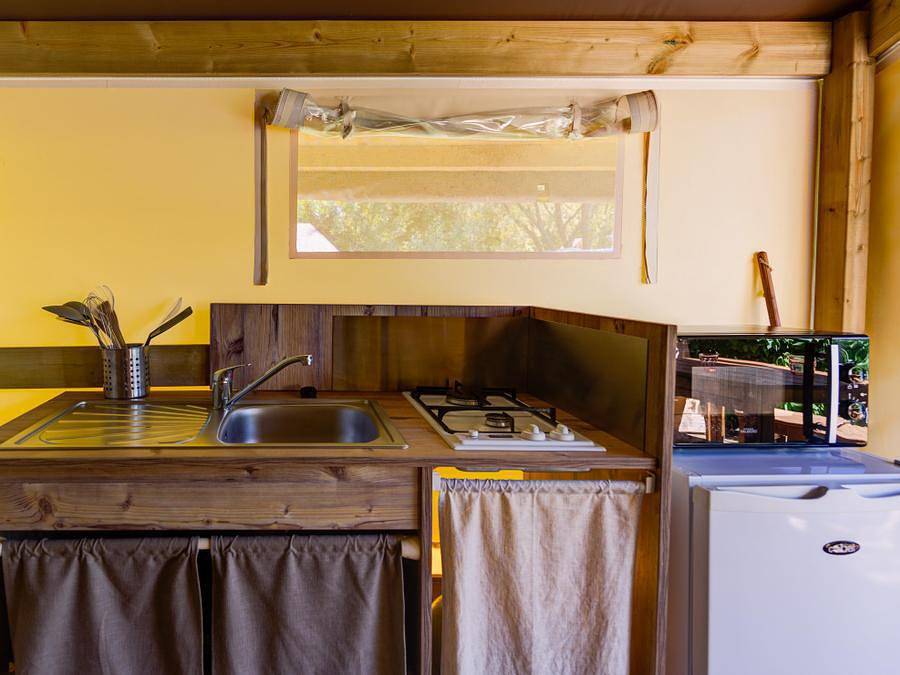Camping la Venise Verte - Tente en toile et en bois 4 personnes - Ecolodge Toile & Bois 30m² (2 chambres - 4 personnes) dont terrasse couverte 8m² - Sans sanitaires in Coulon, Région de Niort