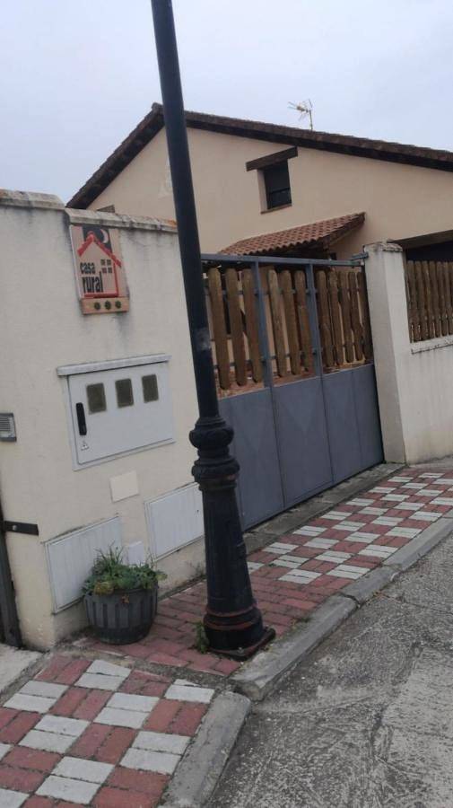 Two-Bedroom House in Cabañas de Polendos, Provincia de Segovia