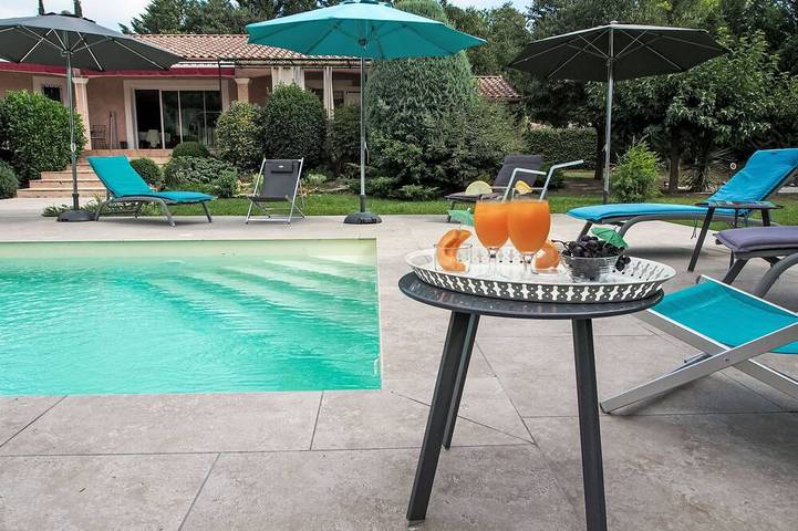 Location de vacances pour 6 personnes, avec Terrasse ainsi que Jardin et Piscine à Logrian-Florian