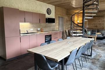 Gîte pour 9 personnes, avec balcon à Foncine-le-Bas