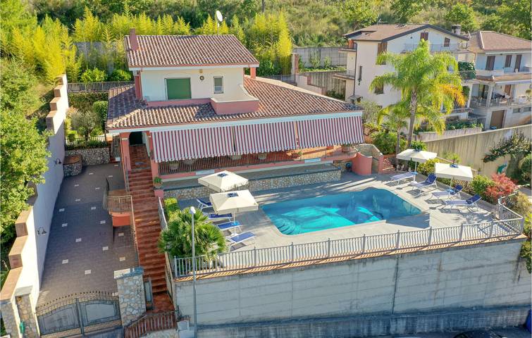Casa vacanza per 8 persone a Tortora