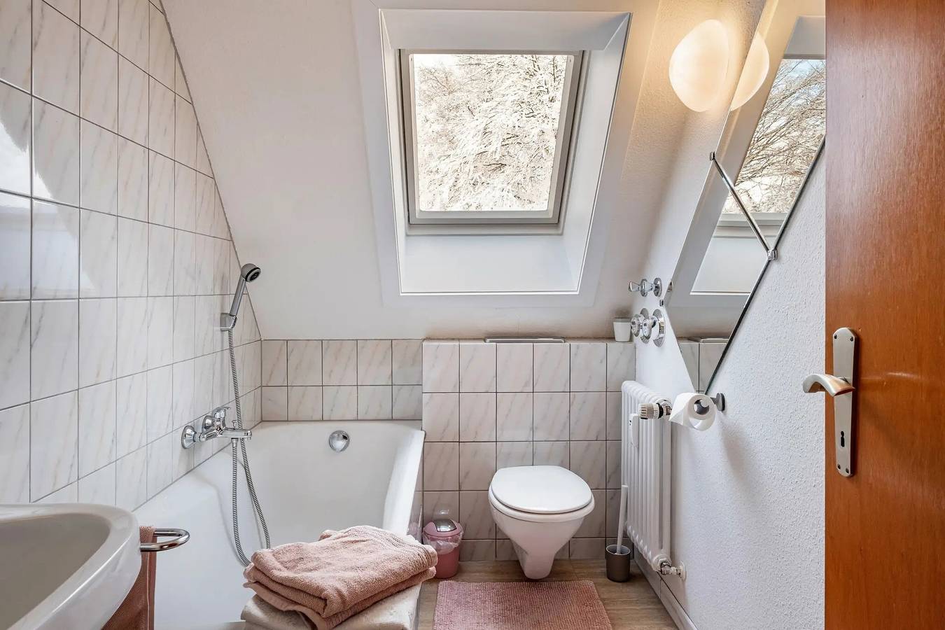 Ganze Wohnung, Apartment 'Haus Doktor Saeltzer bis 13 Personen' mit Bergblick, Garten & Wlan in Suedlicher Schwarzwald, Lenzkirch