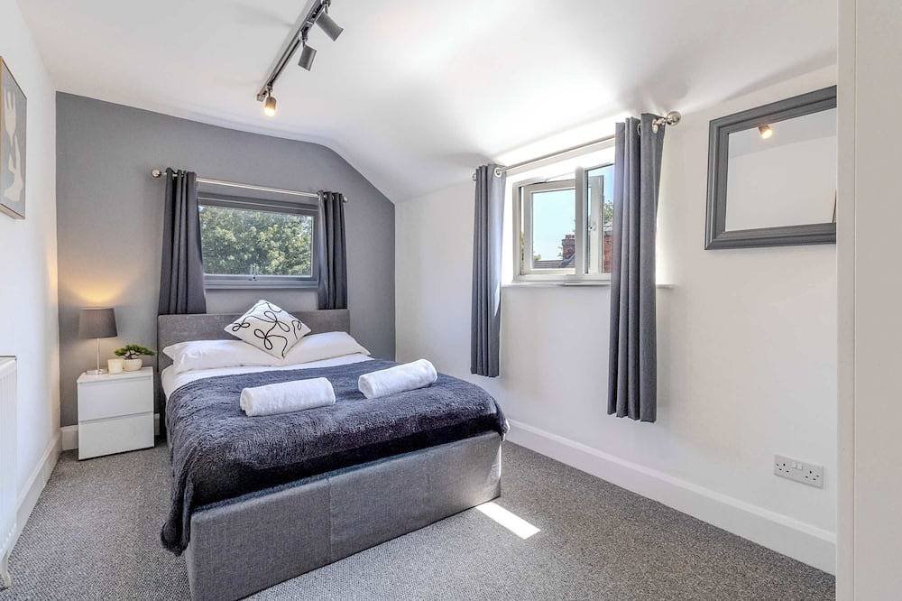 Ideal for Contractors | Close to Hospital | Wi-Fi in Kettering, Northamptonshire
