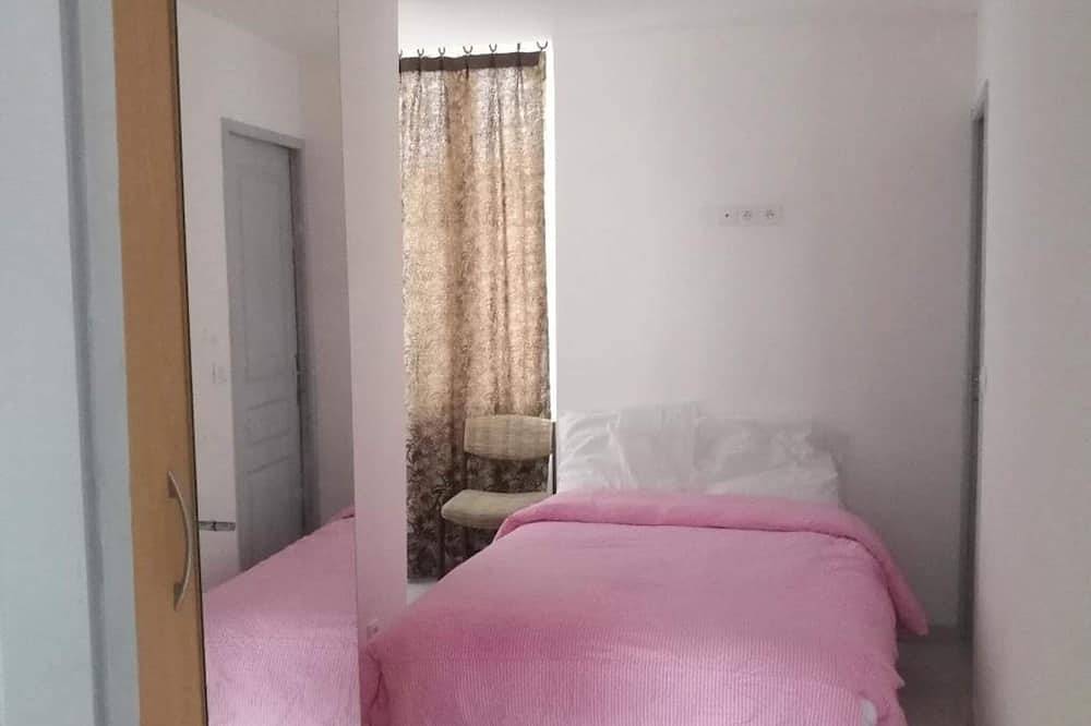 Entire apartment, 2Nd Floor Apartment Facing The Park in Saint-Chamond, Pilat Regional Nature Park