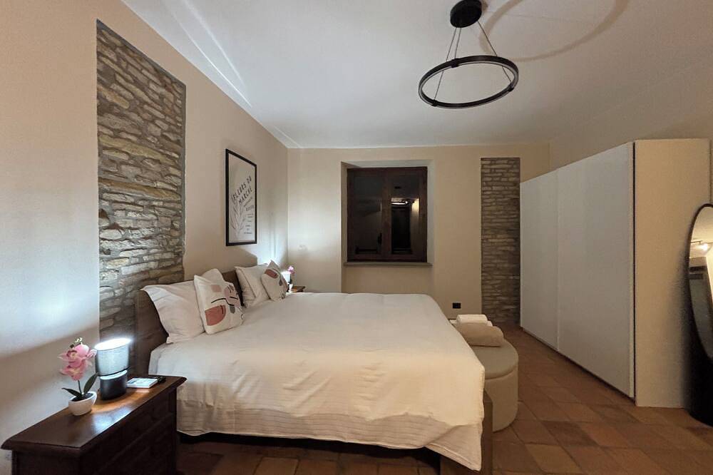 Relais Portaluna Serena / 1Br + Studio, Sleeps 4, Garden, Langhe Views in Mango , Langhe